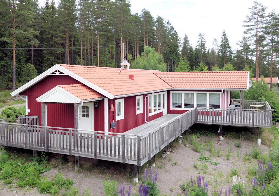 Dieser Winkelbungalow hat Ihre Aufmerksamkeit verdient. Hier ist alles so solideausgestaltet. Ferien von Anfang an....!
