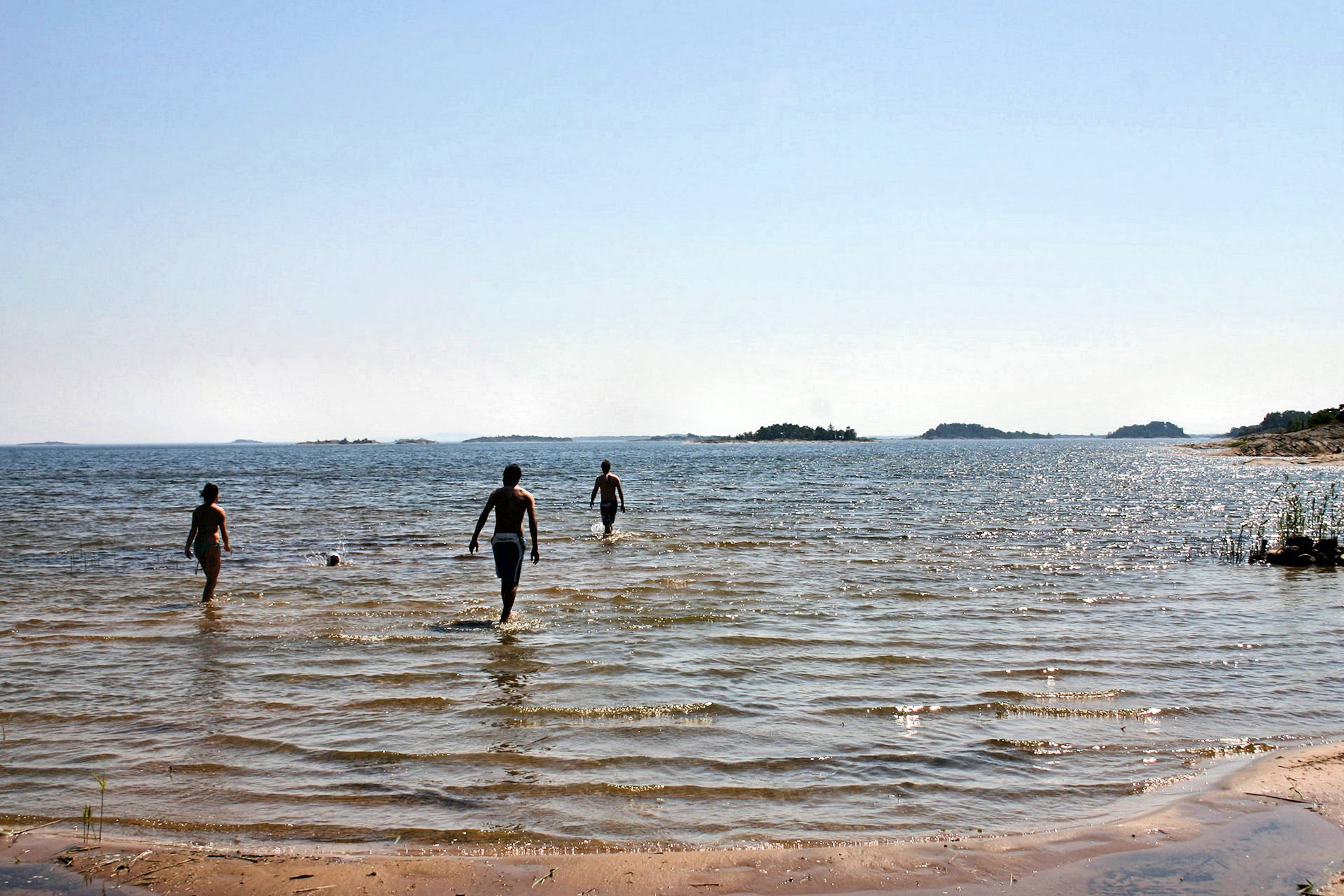 mit einem Badestrand, der in wenigen Minuten vom Haus aus erreichbar ist. Nur ca. 2 km entfernt!