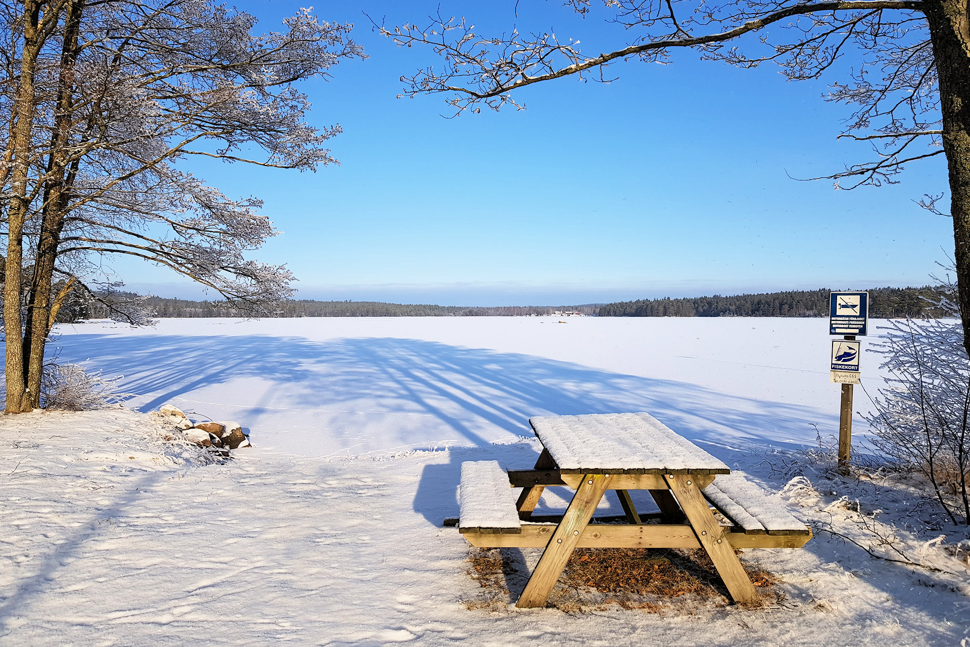 ....und nur 850 m entfernt vom idyllischen See "Älgasjön"....