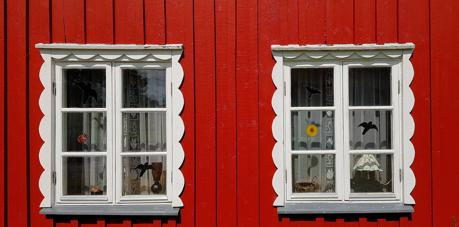 ....bei denen natürlich die Gestaltung auch der Fenster eine wichtige Rolle spielt. Modern geht gar nicht! Tradition