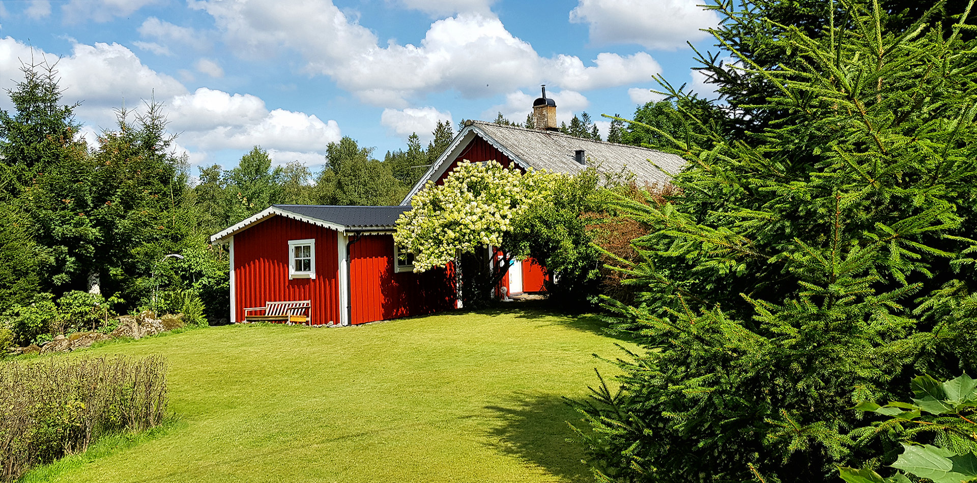 ....der im hinteren Bereich auch die angebaute Sauna erkennen läßt