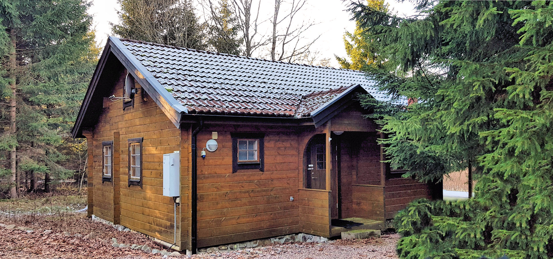 Überdachter, geschützter Hauseingang. Blockhausliebhaber willkommen. Und alle anderen natürlich auch! Fagerhult 6