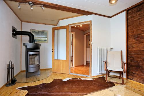 Wohnzimmer mit Kamin