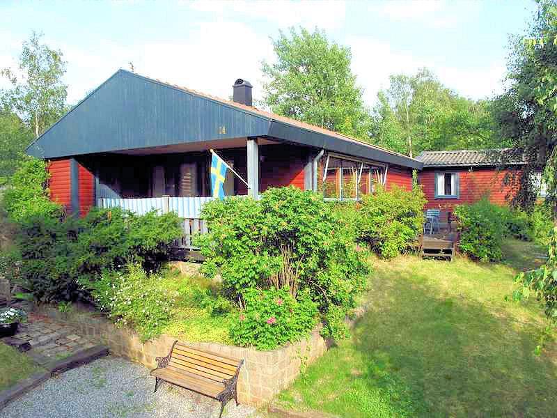 Schweden Immobilien - Fågelviken - Modernes Ferienhaus in einem gepflegten Ferienhausgebiet am Åbyfjorden