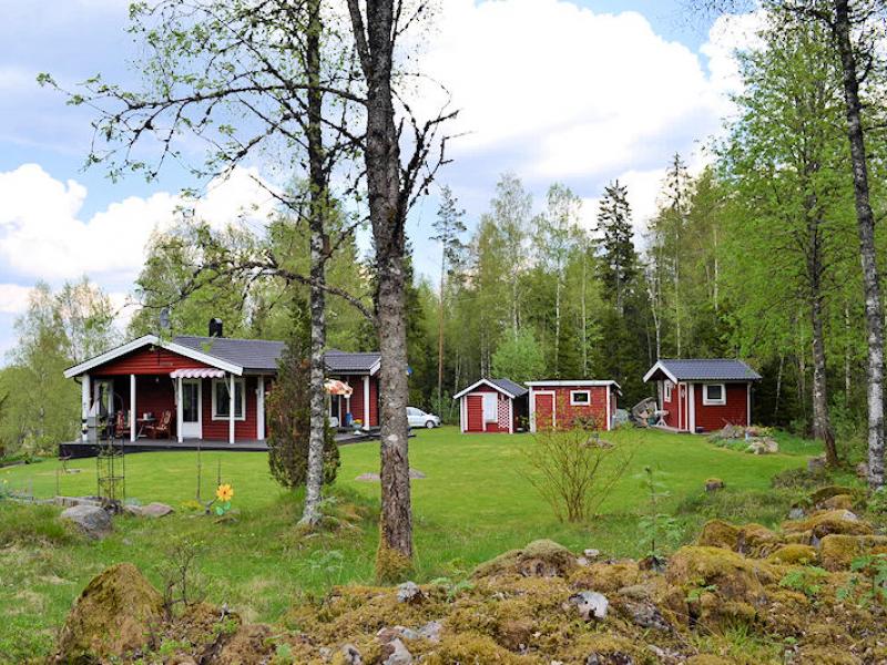 Schweden Immobilien - Nissabygget - Traumferienhaus in Waldalleinlage und Seenähe. Dieses Angebot wird Sie faszinieren!
