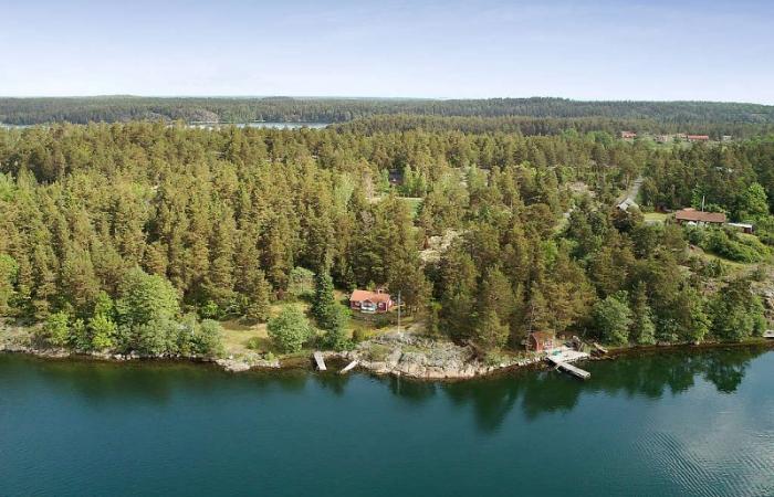 Schweden Immobilien - Ferienhaus in bester Schwedenlage! Näher kann man kaum an der Ostsee wohnen. 