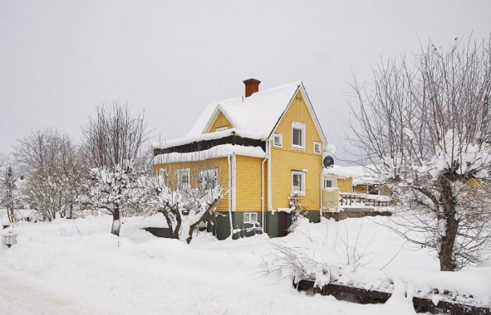 Schweden Immobilien - Nettes Häuschen im Randbereich des Ortes Ankarsrum
