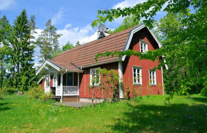 Schweden Immobilien - Schwedenvilla "Björkelund" - eine richtige Pippi-Langstrumpf Villa nahe den fantastischen Seen Unnen + Bolmen. Staunen Sie!