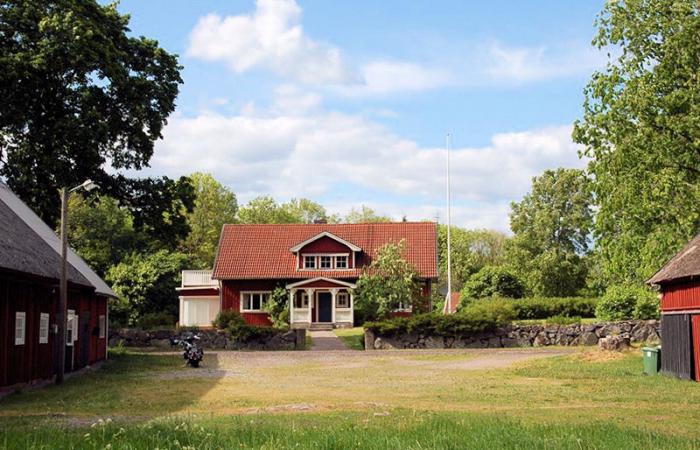 Schweden Immobilien - Oskars Kroksjö - wunderbare Hofstelle in den Weiten Smålands mit 9,4 ha Eigenland für viele Zwecke. Staunen Sie!