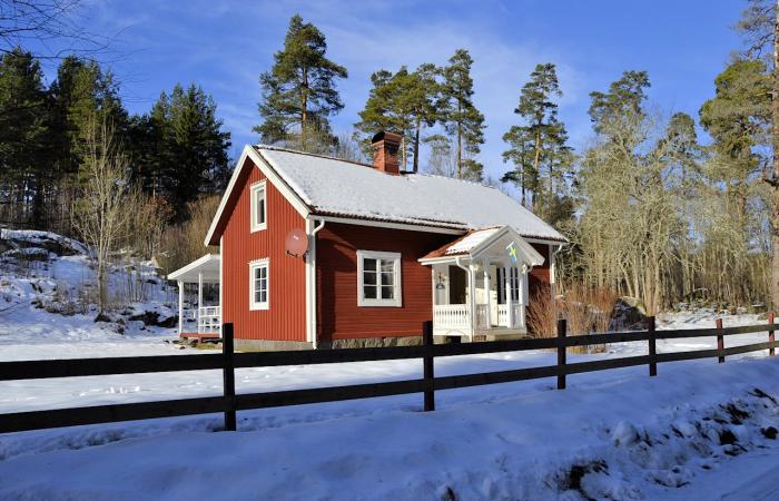 Schweden Immobilien - Fågelfors - am Rande dieses kleinen Örtchens liegt das kultige Wohnhaus aus der Jahrhundertwende und wartet auf Sie...!