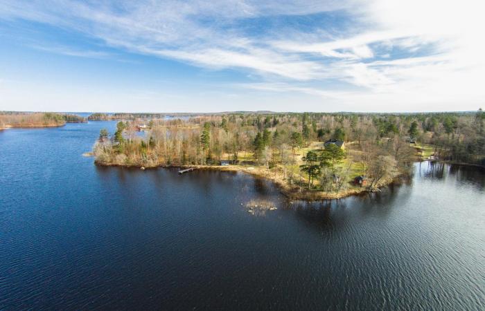 Schweden Immobilien - Der Lärm der Welt....bleibt draußen! Das Seegrundstück Norret Vallen mit 9,3 ha Größe am BOLMEN SEE garantiert Ihnen das!