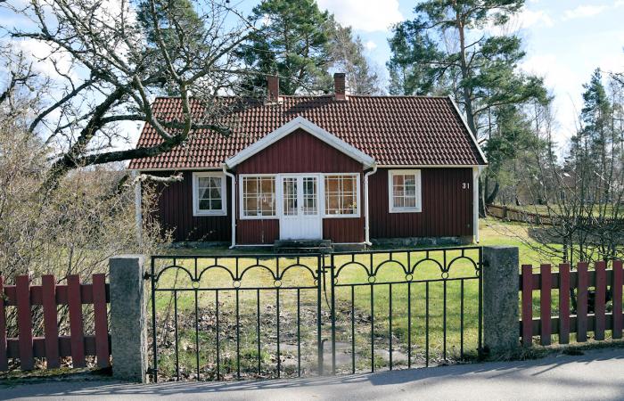 Schweden Immobilien - Klassisches Ferien- und Festwohnhaus in der Miniortschaft Lindås nahe Emmaboda in Småland. Schwedenliebe!