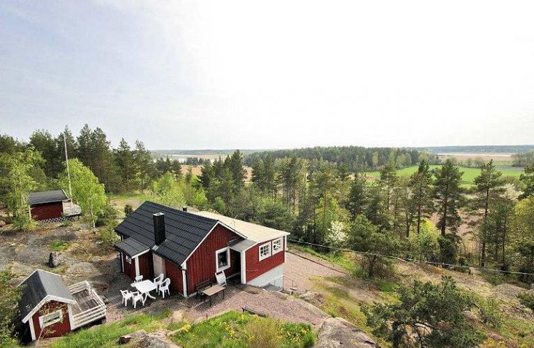 Schweden Immobilien - Ferienhaus mit Meeresaussicht in ungestörter Lage