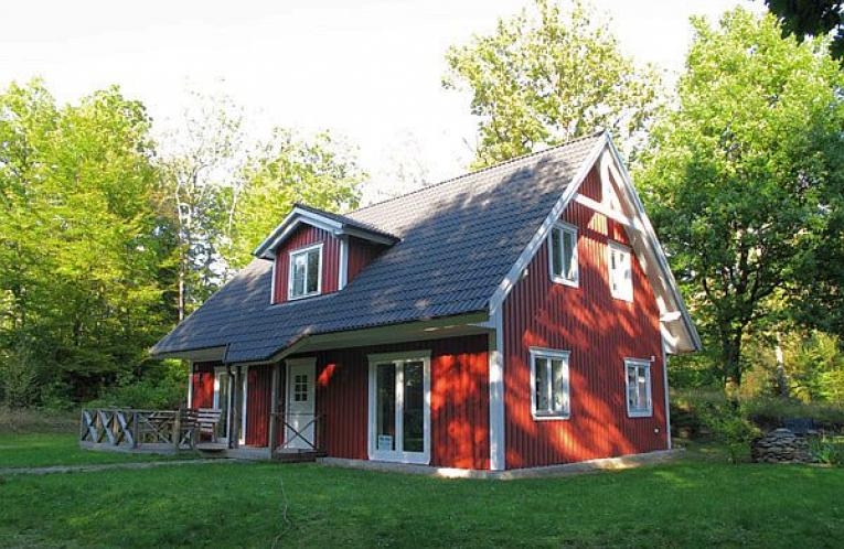 Schweden Immobilien - Neubauvilla von 2006 nahe Dorf Källsjö in Alleinlage