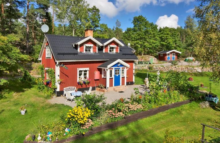 Schweden Immobilien - Ländlich, ruhig gelegener ehemaligiger Bauernhof in der Nähe Edsbruks / Ostseeküste Schweden Immobilien - Ländlich, ruhig gelegener ehemaligiger Bauernhof in der Nähe Edsbruks / Ostseeküste