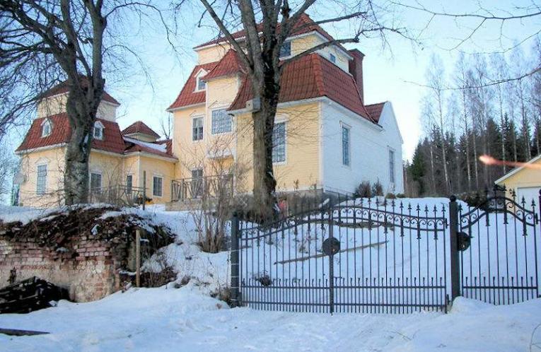 Schweden Immobilien - Örtensborg - Interessante kleine Schlossvilla auf echtem Seeufergrundstück am See Östra Örten Schweden Immobilien - Örtensborg - Interessante kleine Schlossvilla auf echtem Seeufergrundstück am See Östra Örten