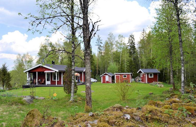 Schweden Immobilien - Nissabygget - Traumferienhaus in Waldalleinlage und Seenähe. Dieses Angebot wird Sie faszinieren! Schweden Immobilien - Nissabygget - Traumferienhaus in Waldalleinlage und Seenähe. Dieses Angebot wird Sie faszinieren!